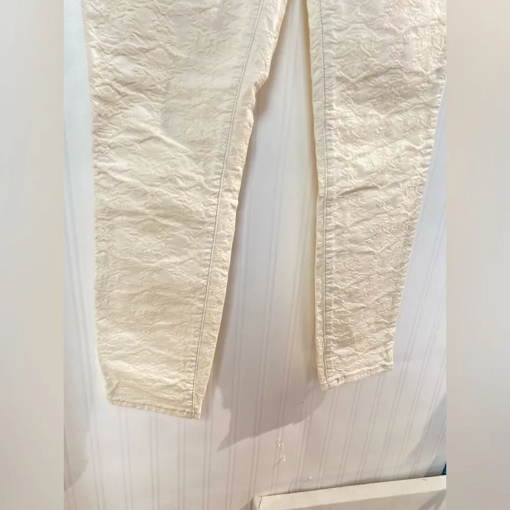 Free People Cream Skinny Jeans with Subtle‎ Distressing Sz 28
